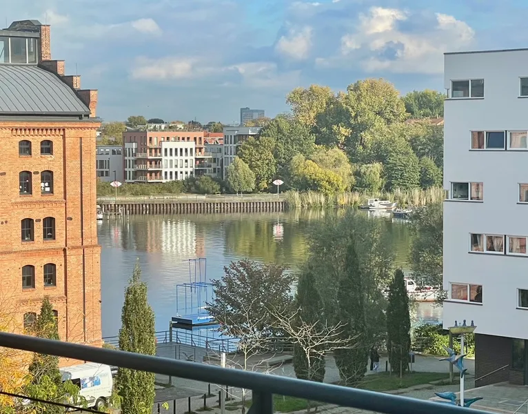 Wohnung auf Stralau mit Wasserblick und  2 Balkonen — photo 1
